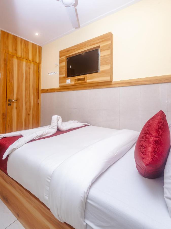 Aman Hotel Near Cst Мумбаи Экстерьер фото