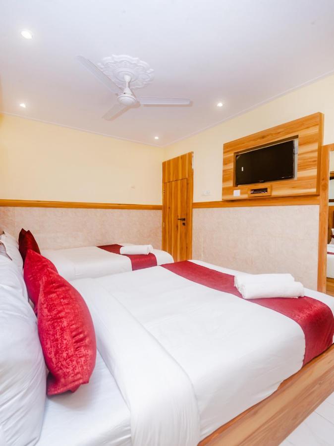 Aman Hotel Near Cst Мумбаи Экстерьер фото