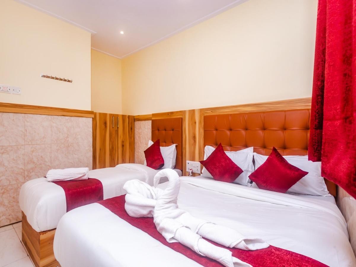 Aman Hotel Near Cst Мумбаи Экстерьер фото